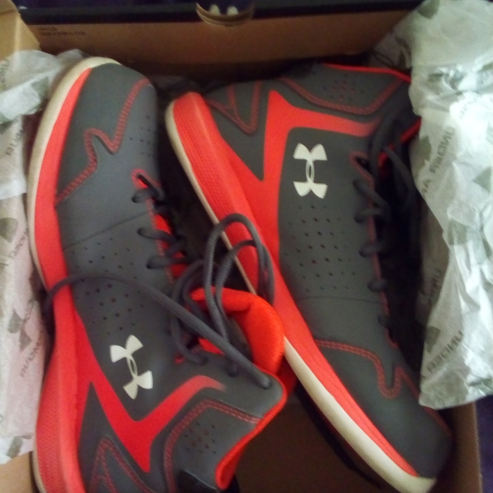 Basketball shoes
